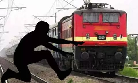 திருமணத்திற்கு சில மணி நேரம் முன்பு ரெயில் முன் பாய்ந்து மணமகன் தற்கொலை