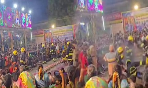 கோவில் திருவிழாவில் பூக்குழியில் தவறி விழுந்த பக்தர் உயிரிழப்பு