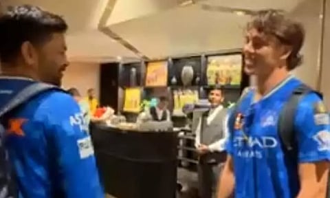 டெவால்ட் பிரேவிஸை வரவேற்ற சென்னை அணியினர்