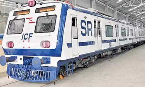 சென்னை: புதிய ஏ.சி. ரெயிலை எந்தெந்த நேரங்களில் இயக்க வேண்டும்? - வாட்ஸ்அப் மூலம் கருத்து கேட்பு