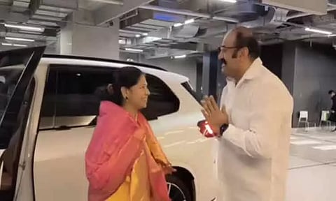 நடிகர் நெப்போலியன் உடன் கனிமொழி சந்திப்பு