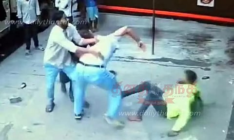 வாலிபரை தாக்கிவிட்டு பொய் புகார் ; விமானப்படை அதிகாரி மீது கொலை முயற்சி வழக்குப்பதிவு