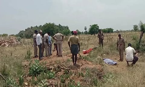 எரிந்த நிலையில் ஆண் சடலம் கண்டெடுப்பு - தென்காசியில் பரபரப்பு