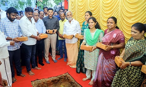 சென்னையில் 2 நகர்ப்புற ஆரம்ப சுகாதார மையங்கள்: அமைச்சர் சேகர்பாபு அடிக்கல் நாட்டினார்