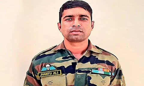 காஷ்மீரில் துப்பாக்கி சண்டை; ராணுவ வீரர் வீர மரணம்