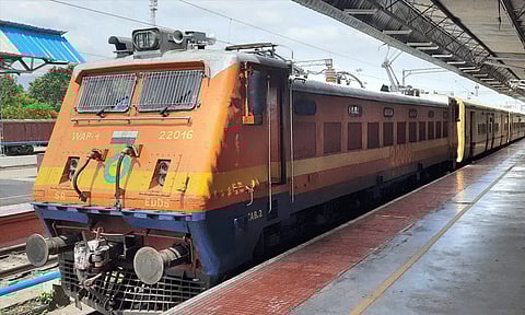 நெல்லை-செங்கோட்டை பாசஞ்சர் ரெயிலில் கூடுதலாக 4 பெட்டிகள் இணைப்பு