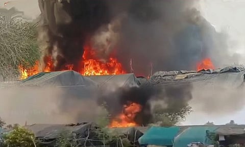 தெலுங்கானாவில் 30 குடிசைகள் எரிந்து சாம்பல்