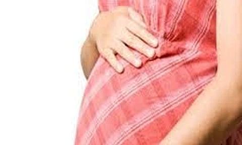 10-ம் வகுப்பு மாணவி கர்ப்பம்.. தலைமறைவான வாலிபருக்கு போலீஸ் வலைவீச்சு