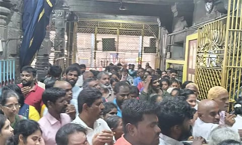 சித்திரை அமாவாசை.. திருவள்ளூர் வீரராகவப் பெருமாள் கோவிலில் குவிந்த பக்தர்கள்