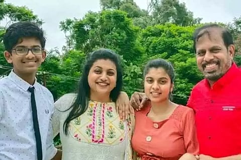 '24 குழந்தைகள் பெற்றுக்கொள்ள ஆசை ஆனால்..' - நடிகை ரோஜா பேட்டி