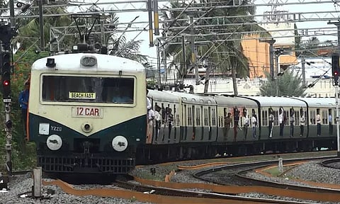 மே தினம்: நாளை ஞாயிற்றுக்கிழமை அட்டவணைப்படி மின்சார ரெயில்கள் இயக்கம்