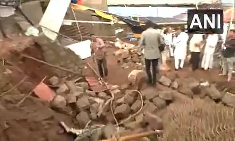 ஆந்திரா: கோவில் சுவர் இடிந்து விழுந்து பக்தர்கள் 9 பேர் உயிரிழப்பு