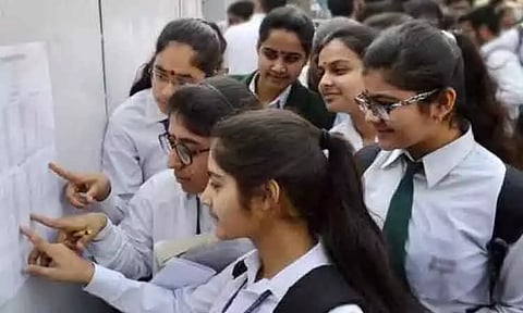 சி.ஐ.எஸ்.சி.இ. 10, 12-ம் வகுப்பு தேர்வு முடிவுகள் வெளியீடு - மாணவிகள் அதிக அளவில் தேர்ச்சி