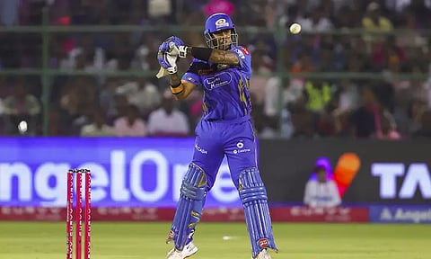 ஐ.பி.எல்.: வித்தியாசமான சாதனை படைத்த சூர்யகுமார் யாதவ்