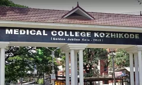 கேரளா: கோழிக்கோடு மருத்துவ கல்லூரியில் புகைமூட்டம்; 4 பேர் பலி