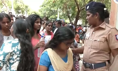 சற்று நேரத்தில் தொடங்குகிறது நீட் தேர்வு; மாணவர்கள் கடும் சோதனைக்கு பின் அனுமதி