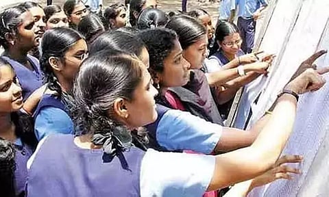 பிளஸ் 2 பொதுத்தேர்வு முடிவுகள்: பாட வாரியாக முழு மதிப்பெண் பெற்றவர்கள் விபரம்