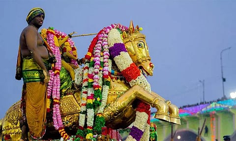 கள்ளழகர் நாளை மதுரை புறப்படுகிறார்.. திங்கட்கிழமை வைகை ஆற்றில் இறங்குகிறார்