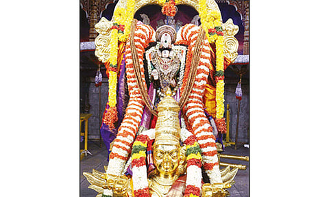 பத்மாவதி பரிணய உற்சவம்: கருட வாகனத்தில் மலையப்பசாமி உலா