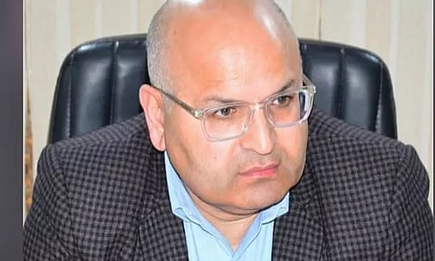 பாகிஸ்தான் தாக்குதல்; ஜம்மு காஷ்மீரில் அரசு அதிகாரி உயிரிழப்பு