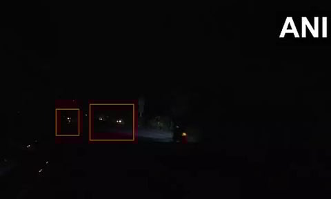 பாகிஸ்தான் மீண்டும் தாக்குதல்; எல்லையோர நகரங்கள் இருளில் மூழ்கின