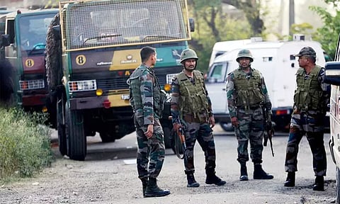 ஜம்மு காஷ்மீர்: குல்காம் மாவட்டத்தில் மாநில புலனாய்வு அதிகாரிகள் சோதனை