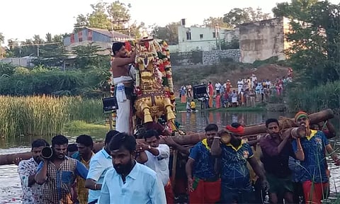 மதுரை மட்டுமல்ல... இந்த தலங்களிலும் ஆற்றில் எழுந்தருளிய அழகர்