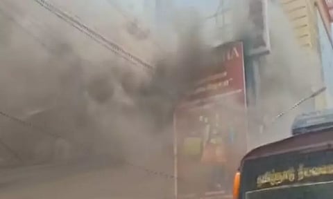 சென்னை தி.நகர் ரங்கநாதன் தெருவில் உள்ள துணிக்கடையில் பயங்கர தீ விபத்து