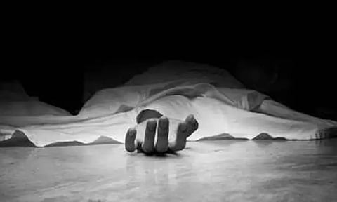 ஆன்லைனில் கத்தி ஆர்டர்.. மருத்துவ கல்லூரி மாணவர் கழுத்தை அறுத்து தற்கொலை