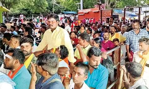 சதுரகிரியில் சித்திரை பௌர்ணமி வழிபாடு: பக்தர்கள் குவிந்தனர்