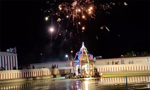 திருக்கடையூர் அமிர்தகடேஸ்வரர் கோவிலில் தெப்ப உற்சவம்