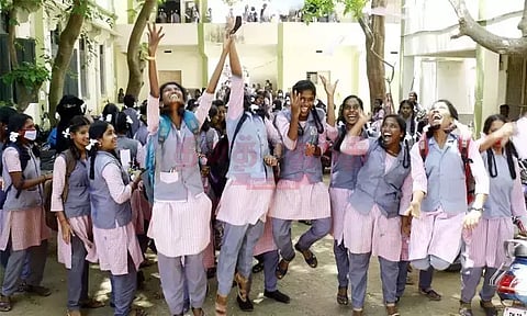 எஸ்.எஸ்.எல்.சி பொதுத் தேர்வு முடிவு வெளியீடு: தேர்ச்சி விகிதம் - 93.80 சதவீதம்