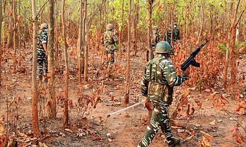 ஒடிசா: நக்சல்களின் இரண்டு முகாம்கள் பாதுகாப்பு படையினரால் தகர்ப்பு