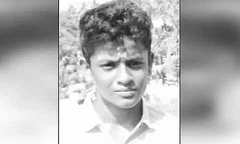 தேர்வு தோல்வி பயத்தால் தற்கொலை செய்த பிளஸ்-1 மாணவர் தேர்ச்சி - பெற்றோர் கதறல்