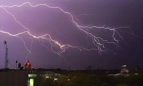 ஒடிசாவில் மின்னல் தாக்கி 9 பேர் பலி