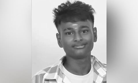 தேர்வில் தோல்வி... ரெயில் முன் பாய்ந்து 11-ம் வகுப்பு மாணவன் தற்கொலை