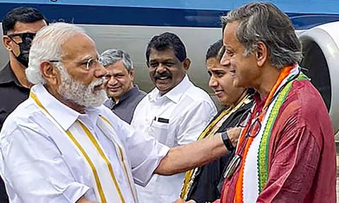 அனைத்துக்கட்சி தூதுக்குழுவில் இடம்பெற்றதில் அரசியல் இல்லை; சசிதரூர்