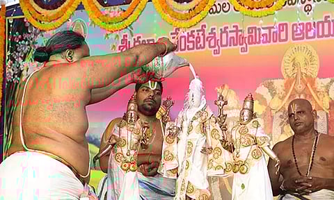 சீனிவாசமங்காபுரம் கல்யாண வெங்கடேஸ்வரர் கோவிலில் வசந்தோற்சவ விழா