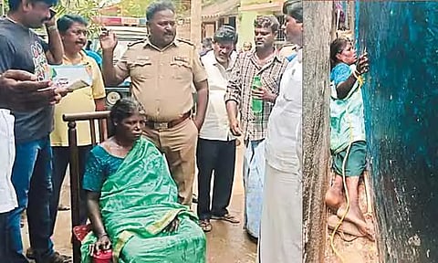 சென்னை: சுவர்களுக்கு இடையே சிக்கிய மூதாட்டி - தீயணைப்பு வீரர்கள் 3 மணி நேரம் போராடி மீட்டனர்