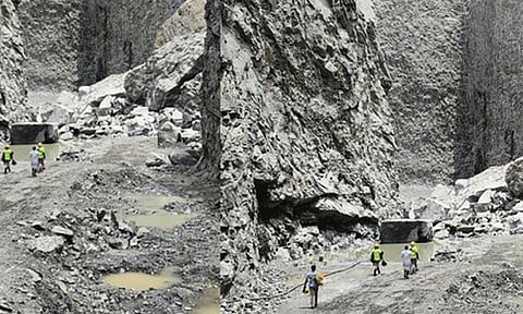 சிவகங்கை: கல்குவாரியில் கற்கள் சரிந்து 5 பேர் உயிரிழப்பு