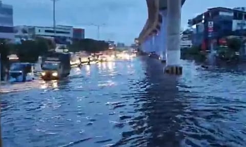 கர்நாடகா: 7 மாவட்டங்களில் அதி கனமழைக்கான "ரெட் அலர்ட்"