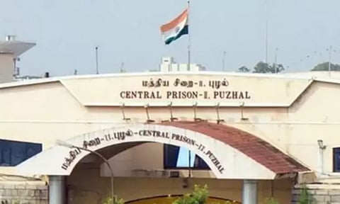 புழல் சிறையில் கைதிகள் பயங்கர மோதல்-ஒருவருக்கு பல் உடைந்தது