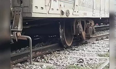 அரக்கோணத்தில் சரக்கு ரெயில் தடம் புரண்டு விபத்து