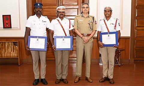 மனநிலை பாதிக்கப்பட்டவர் ஓட்டிச் சென்ற லாரியை தடுத்து கைப்பற்றிய மறைமலைநகர் போலீசாருக்கு பாராட்டு