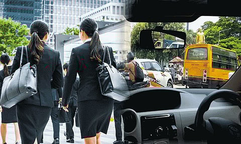 இரட்டை அர்த்தத்தில் பேசி 50 இளம்பெண்களின் கற்பை சூறையாடிய 54 வயது கார் டிரைவர்