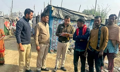 டெல்லியில் சட்டவிரோதமாக தங்கி இருந்த வங்காளதேசத்தினர் 121 பேர் கைது