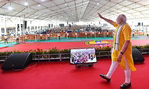 பிரதமர் மோடி 26-ந்தேதி குஜராத் பயணம்; ரூ.82,500 கோடி திட்டப்பணிகள் தொடக்கம்