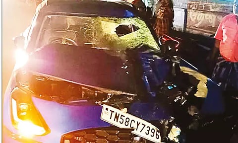 உசிலம்பட்டியில் சாலையை கடந்தவர்கள் மீது கார் மோதி விபத்து: தாய், குழந்தை உள்பட 4 பேர் பலி