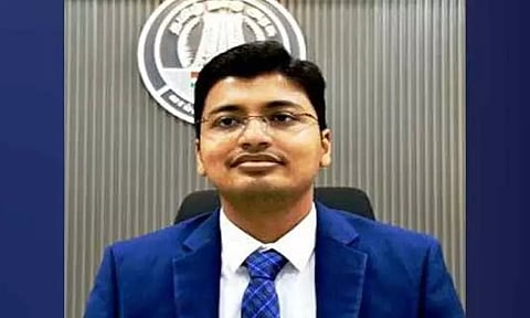 கோவை மாவட்ட முன்னாள் கலெக்டருக்கு ரூ. 10 ஆயிரம் அபராதம்- ஐகோர்ட்டு அதிரடி உத்தரவு.