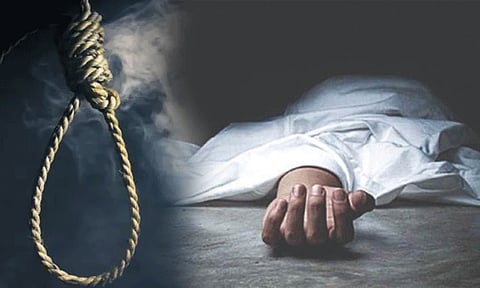 தேர்வில் தோல்வி: பிளஸ்-1 மாணவர் தூக்குப்போட்டு தற்கொலை